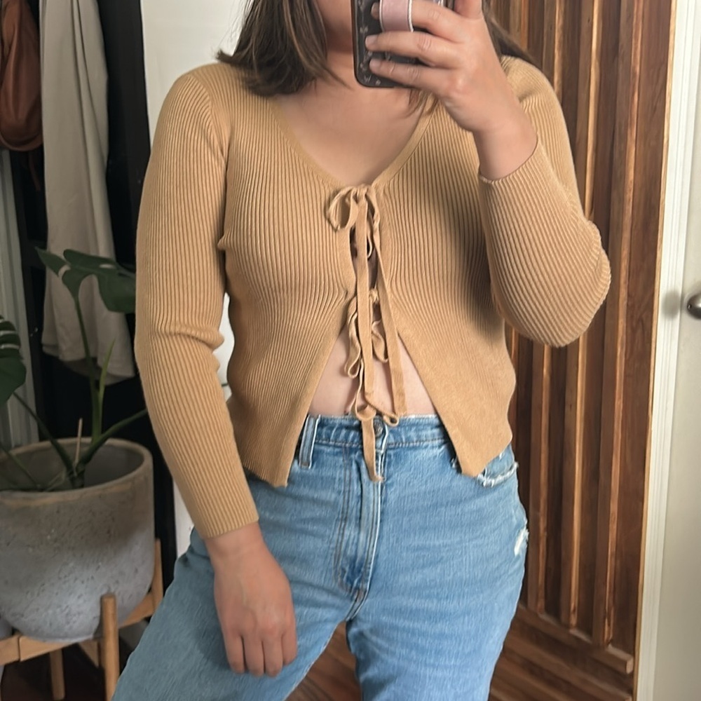 Full Circle Trends Double Tie Front Ribbed Cardigan in Tan. Size M